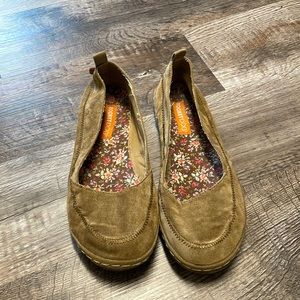 Rocket Dog tan slip on tennis - womens 10M